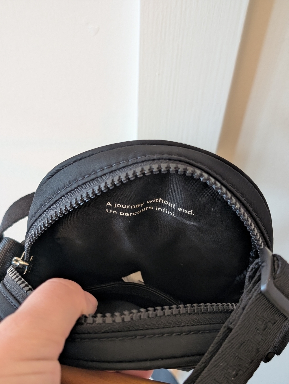 Lululemon ✨LIMITED EDITION ✨Team Canada Olympic 2022 Legacy Crossbody Bag - Picture 5 of 8